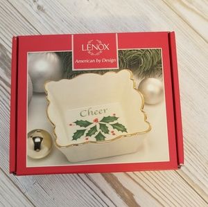 LENOX Holiday Square Fluted Dish "Cheer"